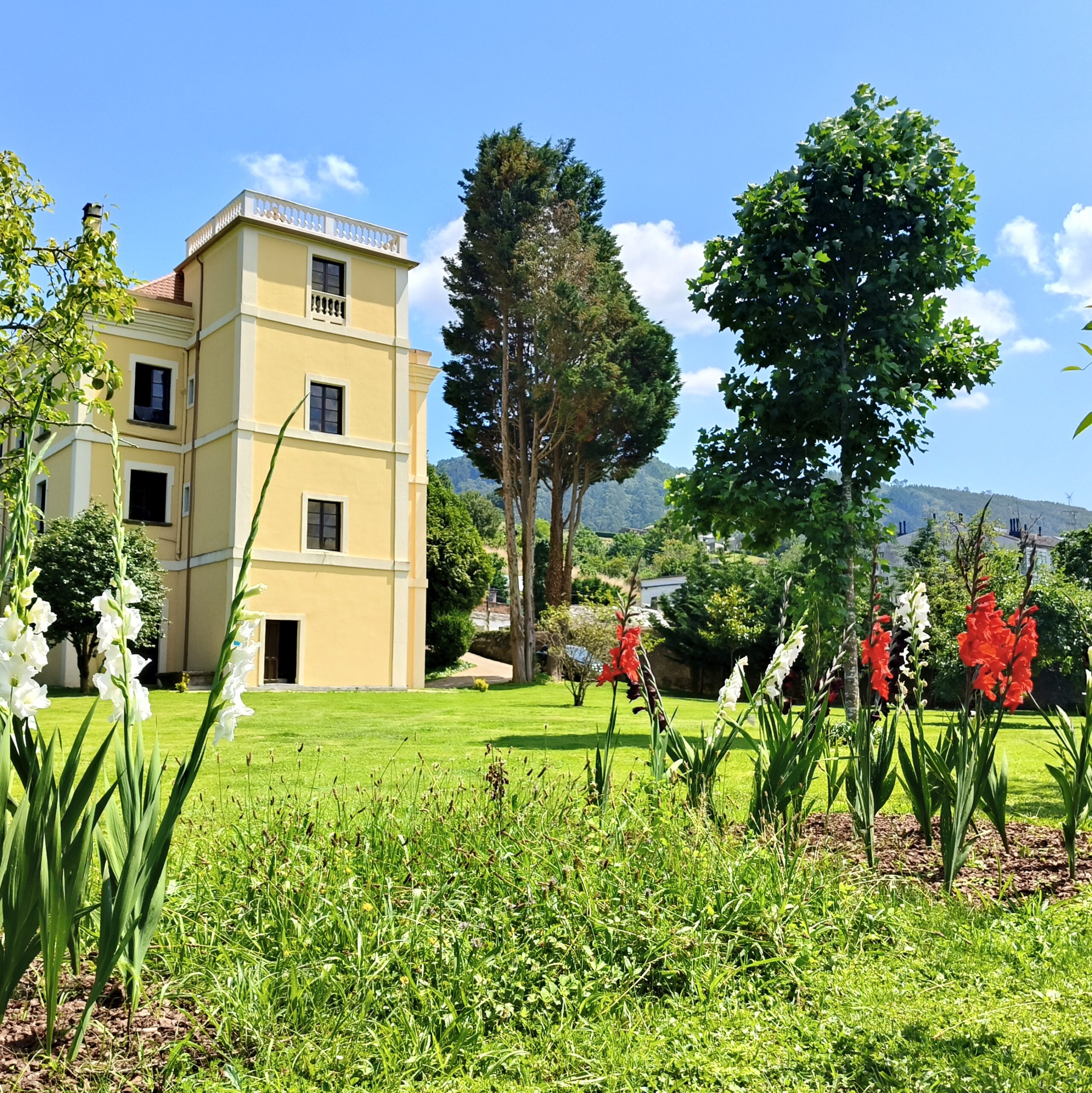 Santa Emilia Contra Fachada